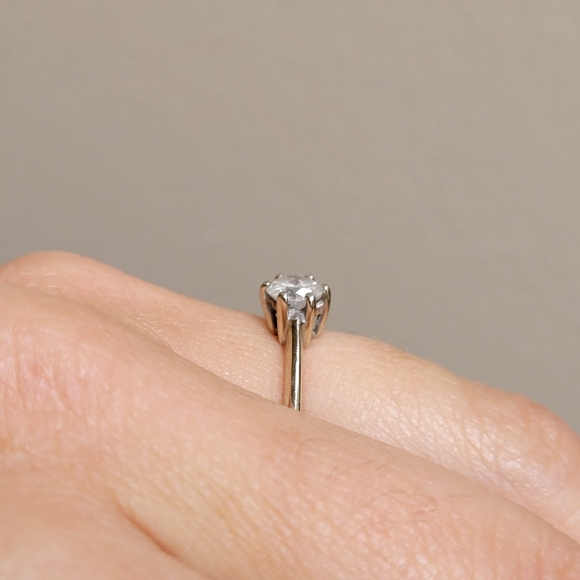 Vintage 9k White gold Diamond solitaire ring - Picture 3 of 9